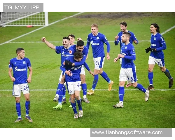 沙尔克04豪取榜首，德甲震撼力争冠军！