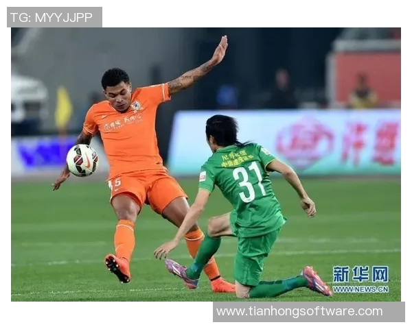 鲁能与国安激战正酣球球为胜利拼尽全力展现精彩表现